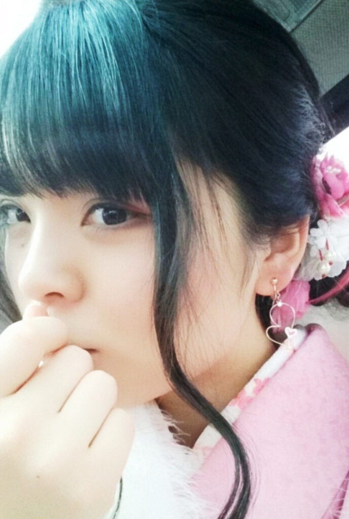 小白川愛菜 X